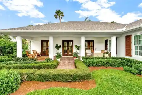 Charleston Square Jewel Box in the Heart of Old Riomar