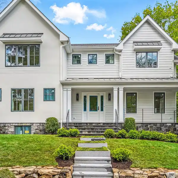 IMPECCABLE NEW HOME WITH CHEF’S KITCHEN