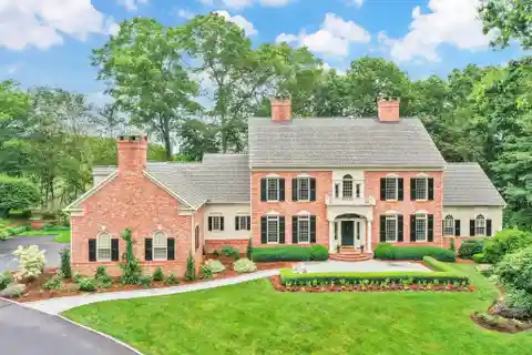 Custom Estate in Prestigious Red Hill