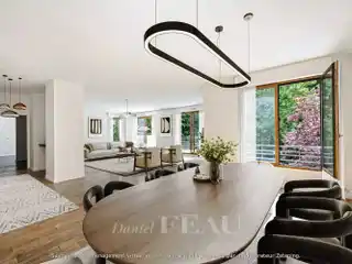 Bright and Peaceful Dual-Aspect Apartment