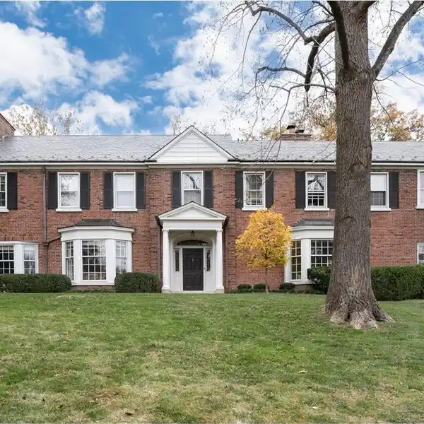 TIMELESS ELEGANCE ON A LUSH LOT
