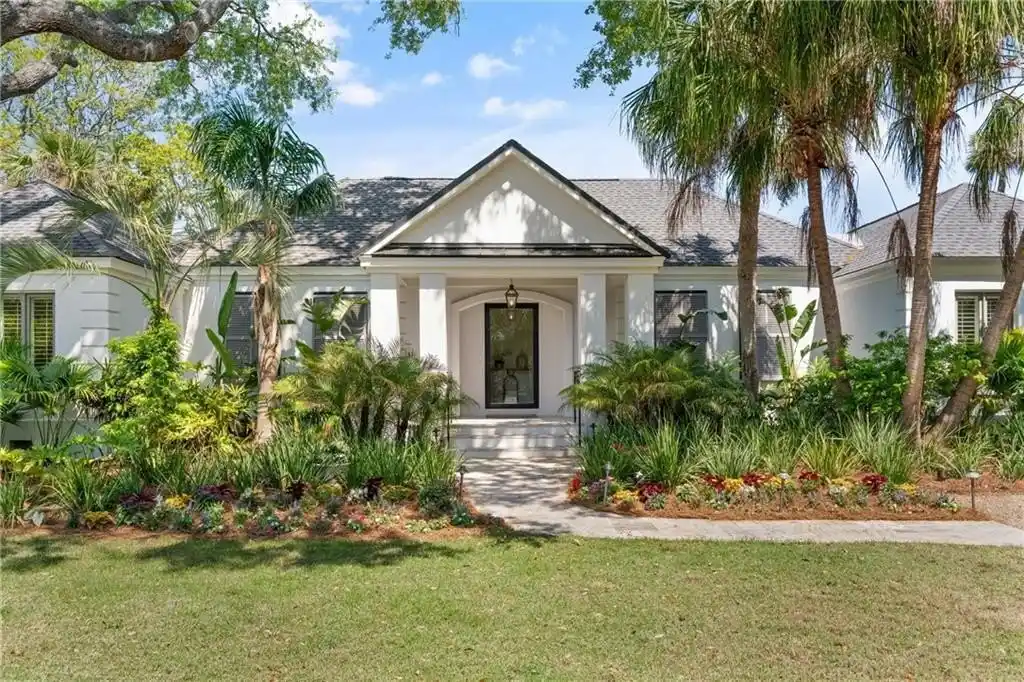 Move-in Ready Lakefront Gem