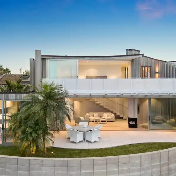 ARCHITECTURALLY ICONIC RESIDENCE