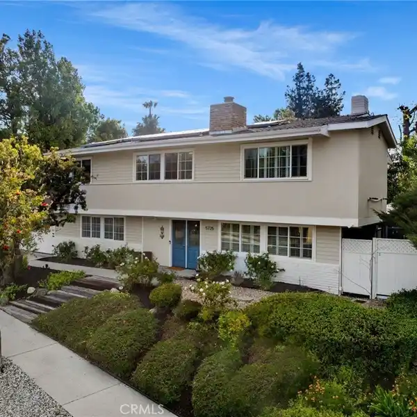 REMODELED WOODLAND HILLS POOL HOME