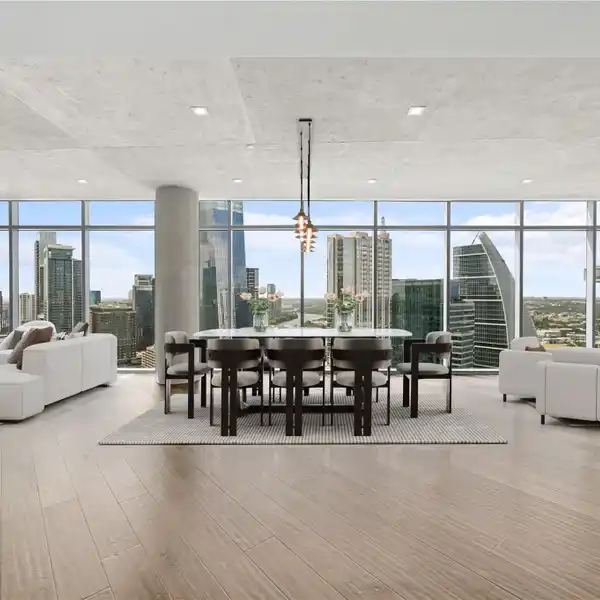 HIGH-FLOOR HOME WITH A SOUGHT-AFTER PLAN