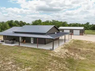 Beautiful Newly Built Barndominium on 21 Acres