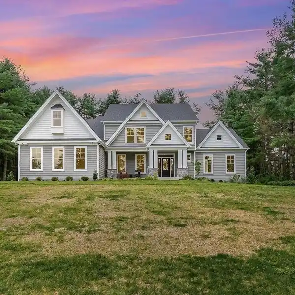 NEW CRAFTSMAN HOME WITH A FLEXIBLE PLAN