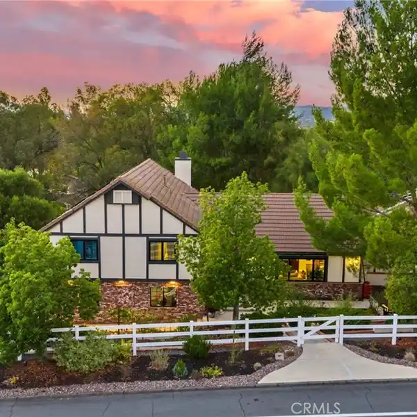 LUXURY FAMILY LIVING WITH SMART HOME FEATURES