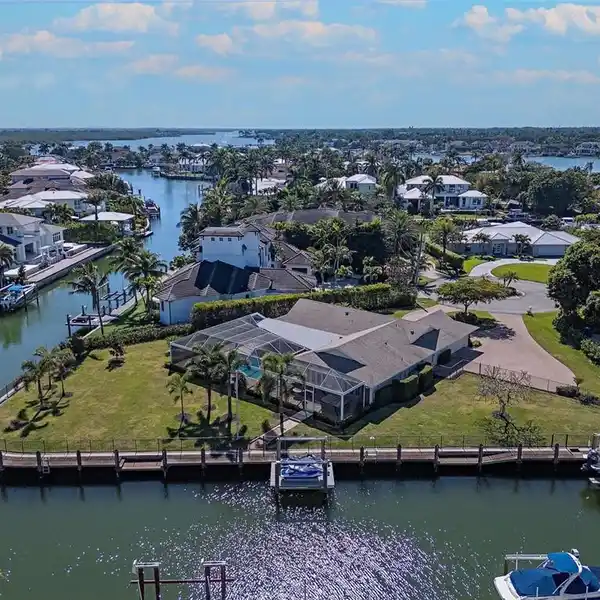 BEAUTIFULLY RENOVATED WATERFRONT COTTAGE ON A LARGE LOT