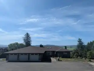 Beautifully Remodeled Daylight Rambler