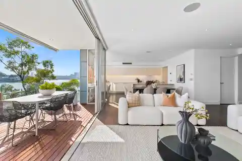 Luxurious Harbourfront Living