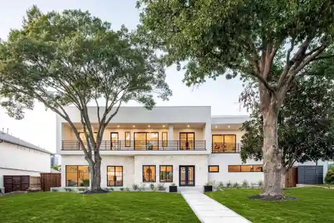 Stunning New Build with Chef’s Kitchen and Expansive Entertainment Area