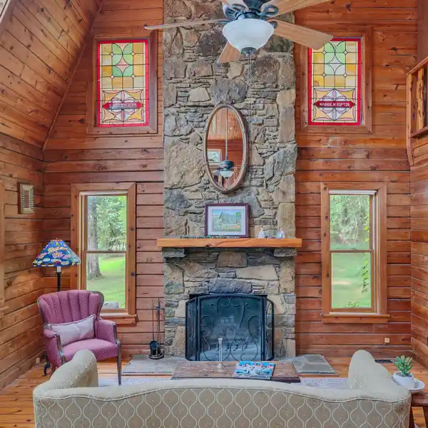 THE FREE WILLY CABIN