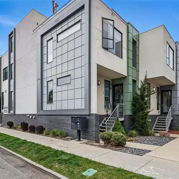 EXCEPTIONAL MODERN TOWNHOME