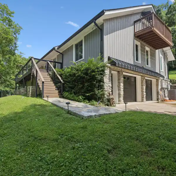 PRIVATE RETREAT IN THE HEART OF OAK HILL