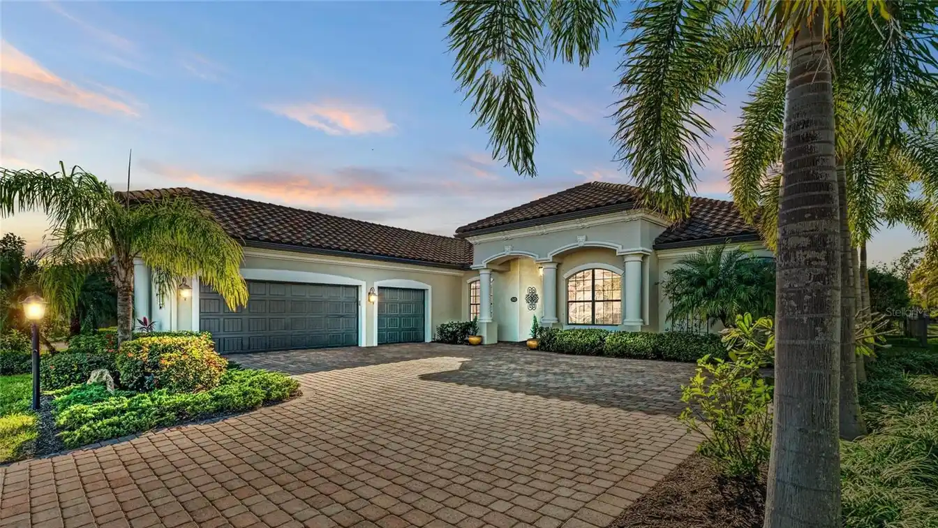 Beautifully Updated Luxury Estate Home in Lakewood Ranch Bridgewater
