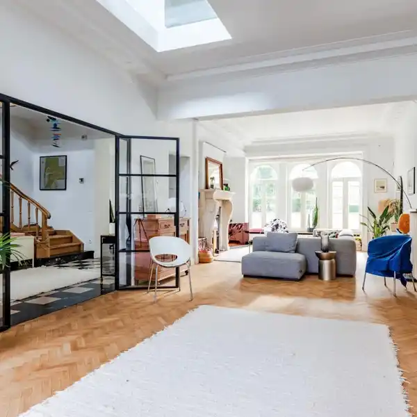 ELEGANT RENOVATED 1947 RESIDENCE