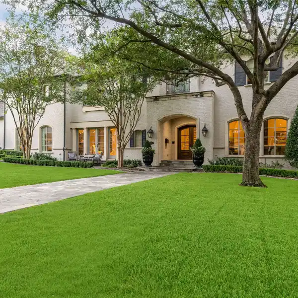 EXPANSIVE ESTATE IN THE HEART OF UNIVERSITY PARK