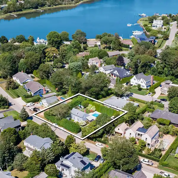 HAMPTONS CHIC RENTAL NEAR BEACH