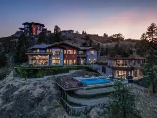 Luxury Hillside Retreat