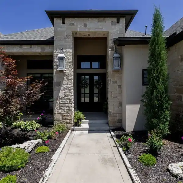 EXCEPTIONAL ONE-STORY HOME IN A PRESTIGIOUS NEIGHBORHOOD