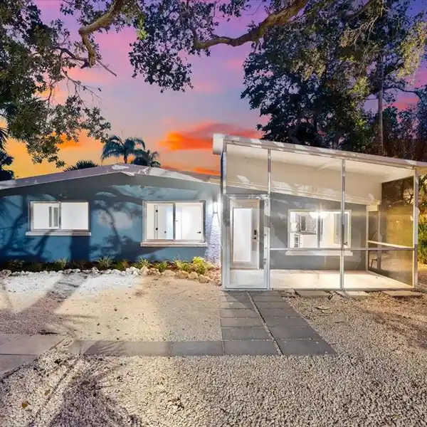 SERENE SIESTA KEY COASTAL RETREAT WITH DOCK