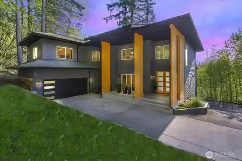 Elegance and Luxury on 2.6 Acres