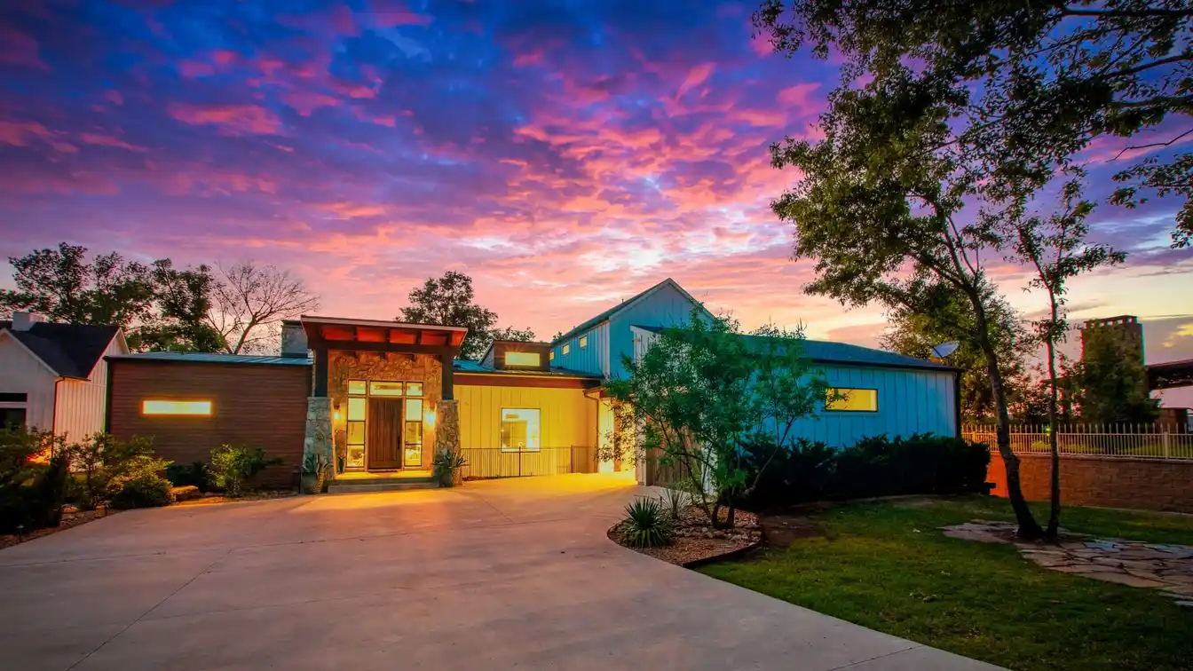 Stunning Contemporary Retreat