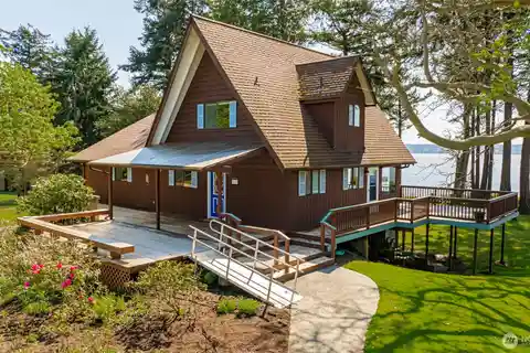 Waterfront Haven on Camano Island