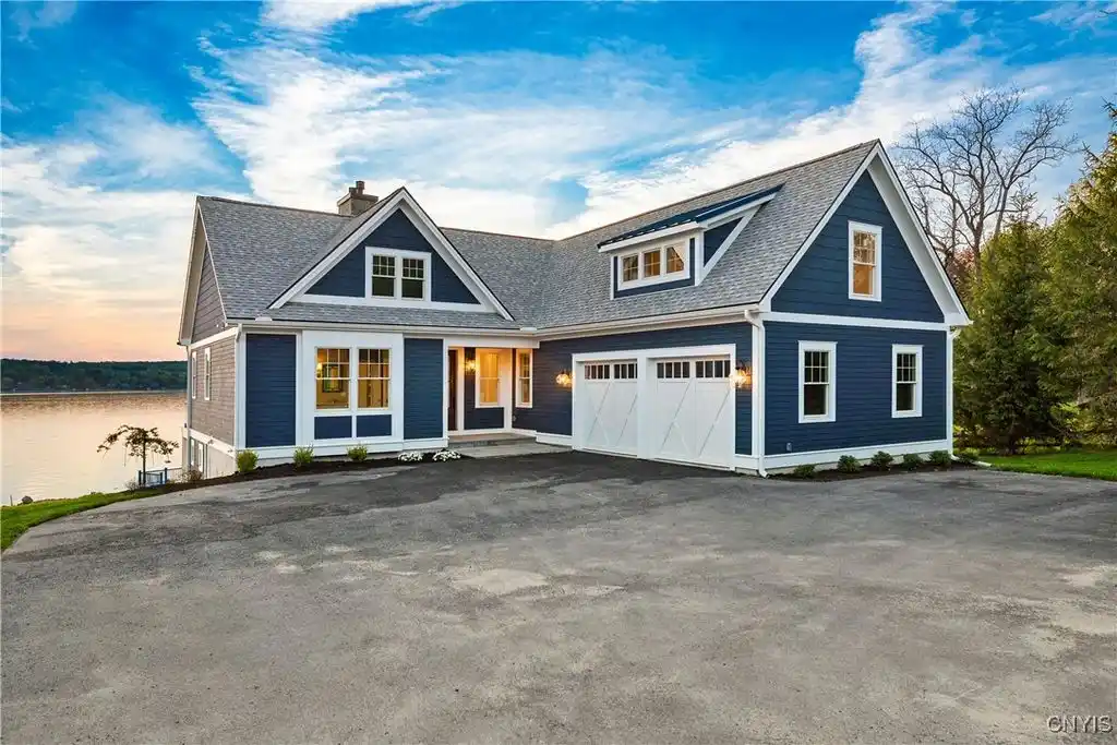 Exceptional Newly Built Lakefront Retreat
