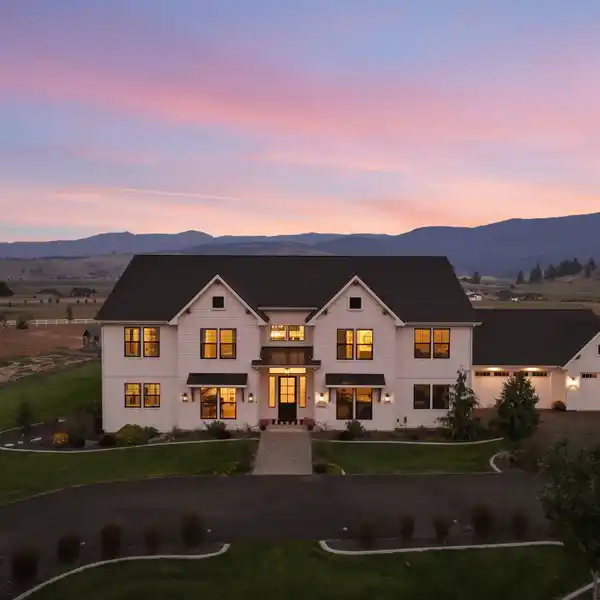LUXURY DESIGN AND BUILDER QUALITY