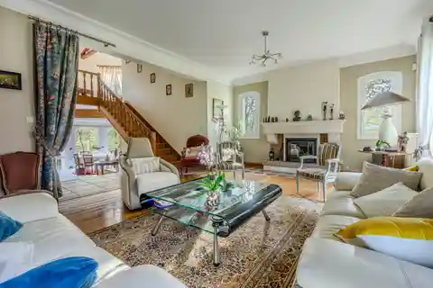 Comfort and Charm in a Sought-After Area