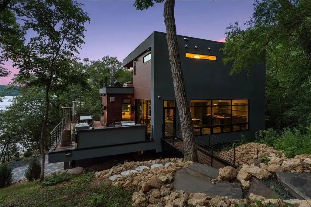 Rare Riverside Sanctuary on the St. Croix