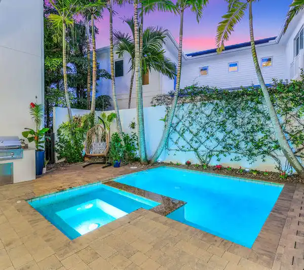 SPACIOUS HOME WITH LOFT IN PRIME LOCATION