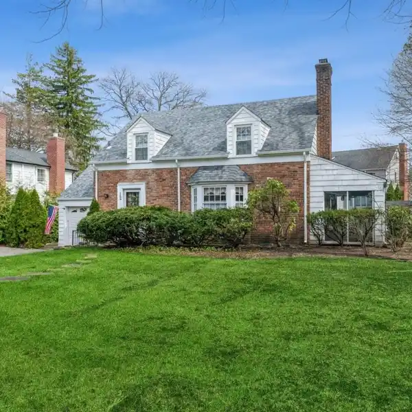 LOVELY WELL-MAINTAINED HOME