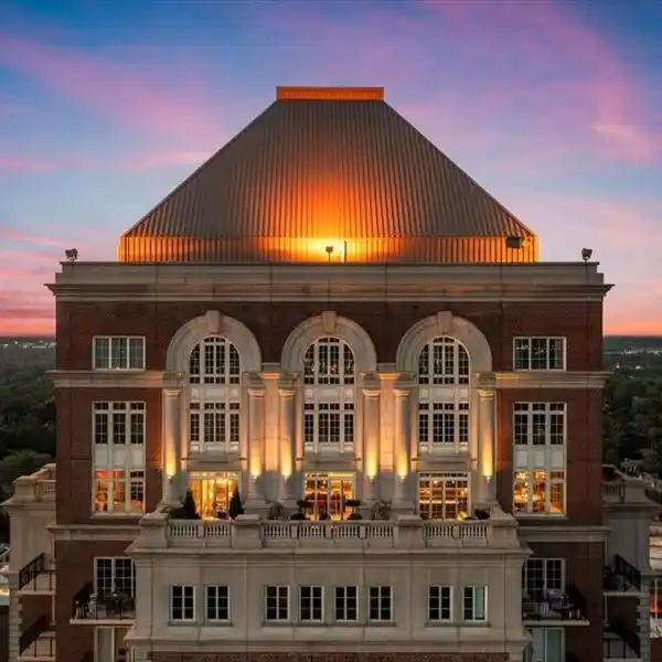 EXTRAORDINARY FULL-FLOOR PENTHOUSE