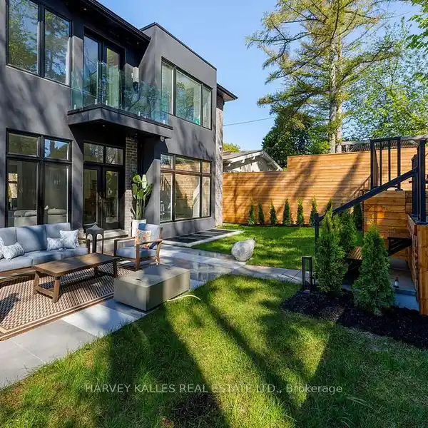 MODERN ARCHITECTURAL TRIUMPH
