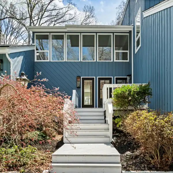 TURNKEY CONTEMPORARY RETREAT