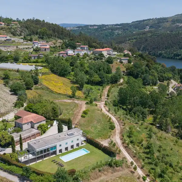 CONTEMPORARY VILLA SURROUNDED BY NATURE WITH RIVER VIEWS