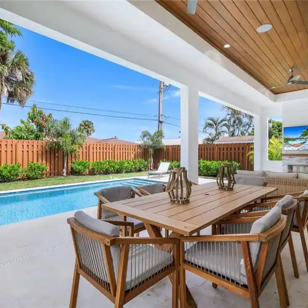 MOVE-IN READY NEWER CONSTRUCTION HOME IN NAPLES PARK