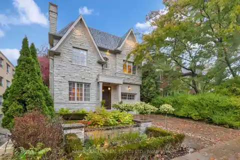 Exquisite Custom-Built Residence in Prestigious Deer Park