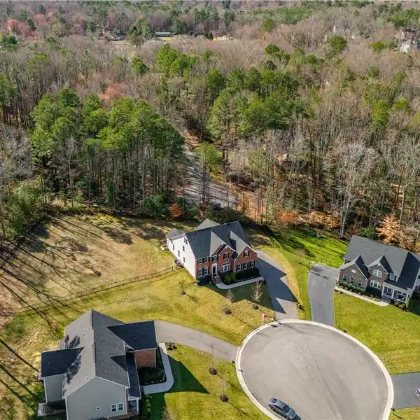 IMMACULATE HOME IN SOUGHT-AFTER EMERSON MILL