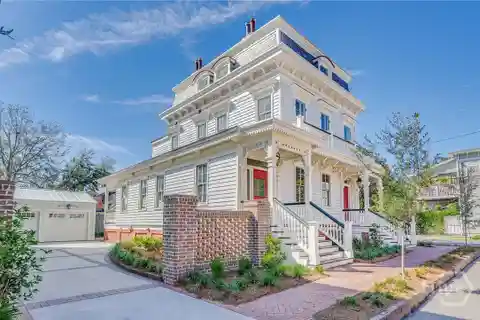 Elegant 19th-Century and Modern Architectural Jewel with Elevator