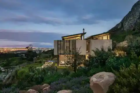 Masterpiece of Modern Luxury in Stonehurst Estate