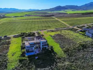 Extraordinary Property in Benguela Cove Wine Estate