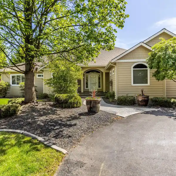BEAUTIFULLY-MAINTAINED SINGLE-LEVEL HOME