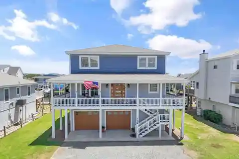 One-Of-A-Kind Property on an Oversized Canal Lot
