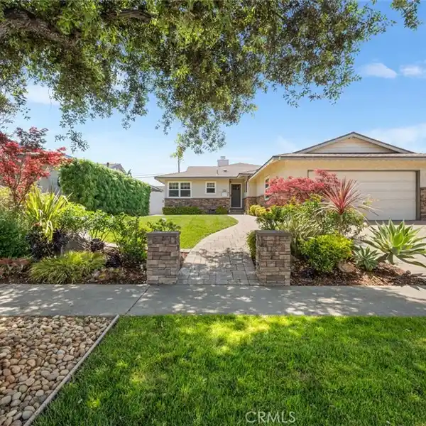 ENTERTAINER’S DREAM WITH LUSH BACKYARD OASIS