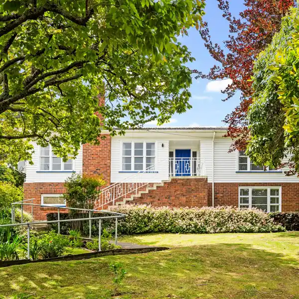 CLASSIC 1940S WEATHERBOARD HOME