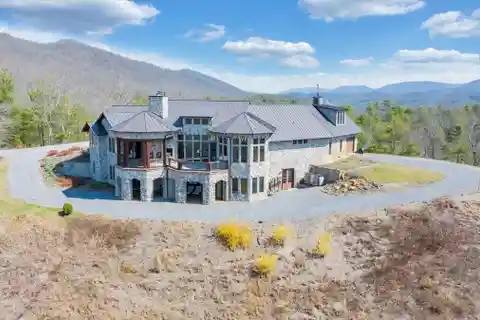 Castle Ridge - Luxury 24-Acre Estate